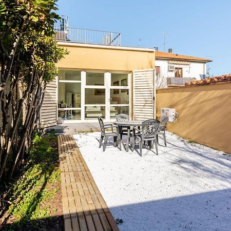 { White Garden } -Comfort, Parking & Wi-Fi- Lucca Dış mekan fotoğraf