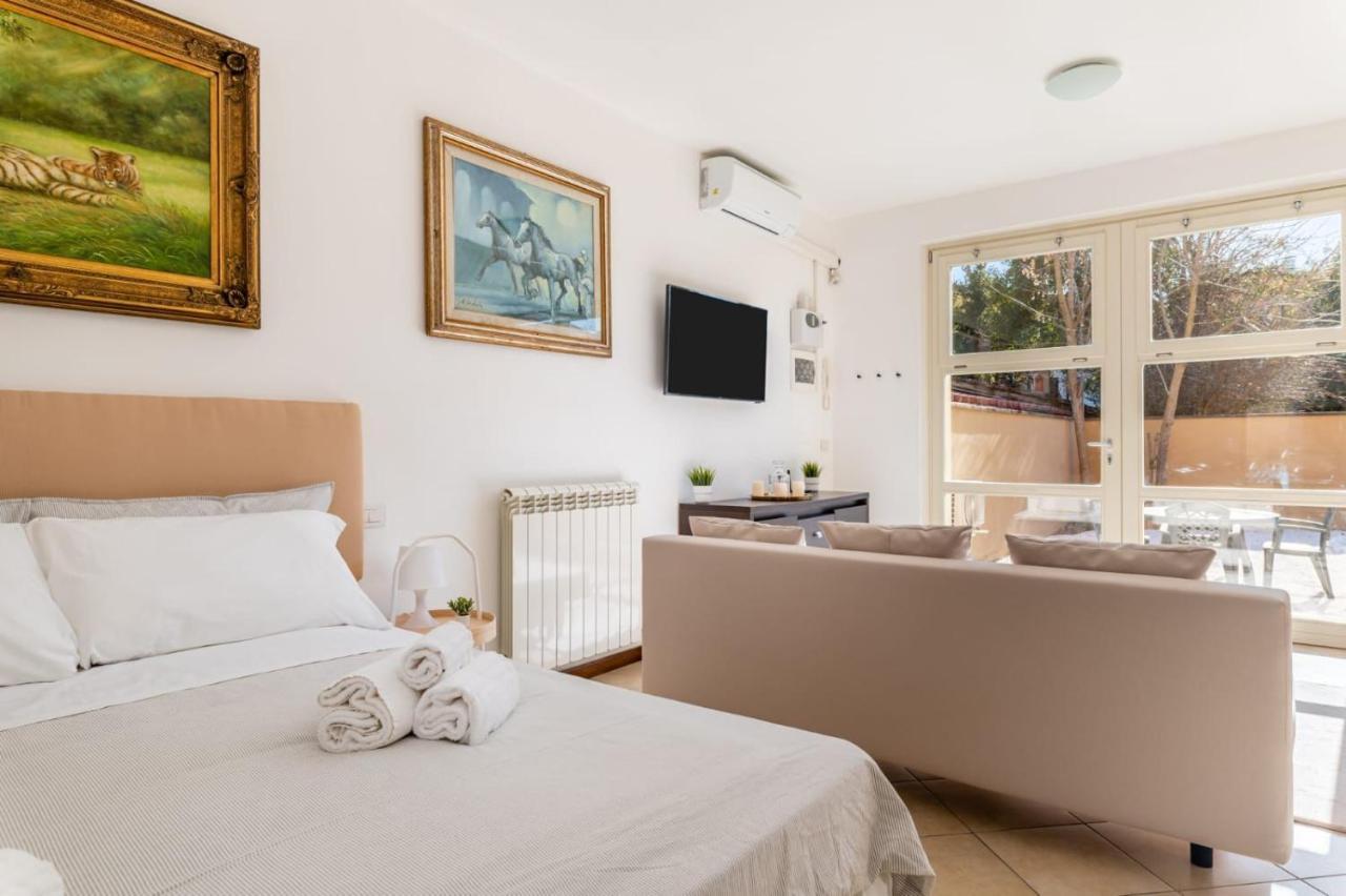 { White Garden } -Comfort, Parking & Wi-Fi- Lucca Dış mekan fotoğraf
