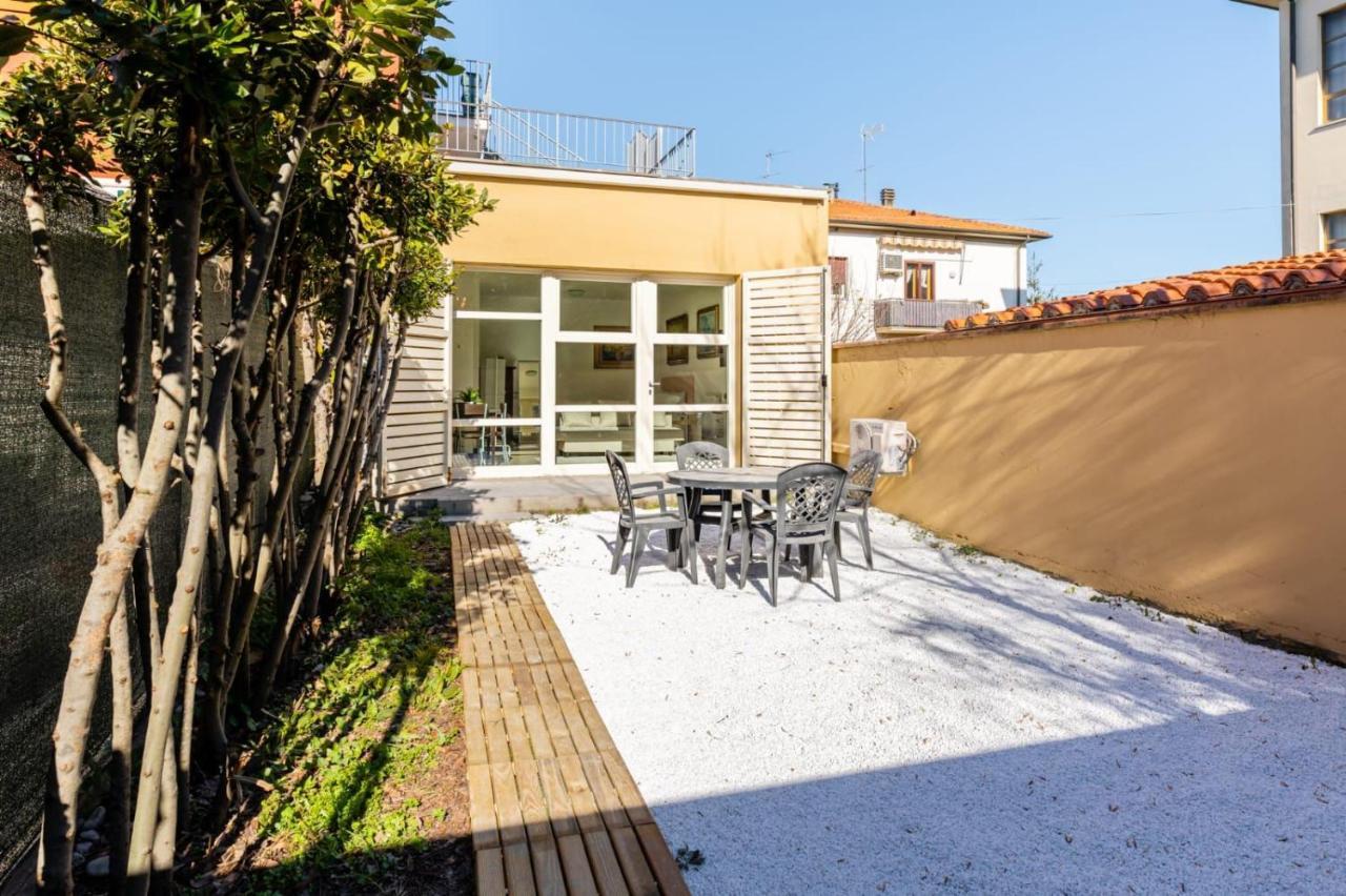 { White Garden } -Comfort, Parking & Wi-Fi- Lucca Dış mekan fotoğraf