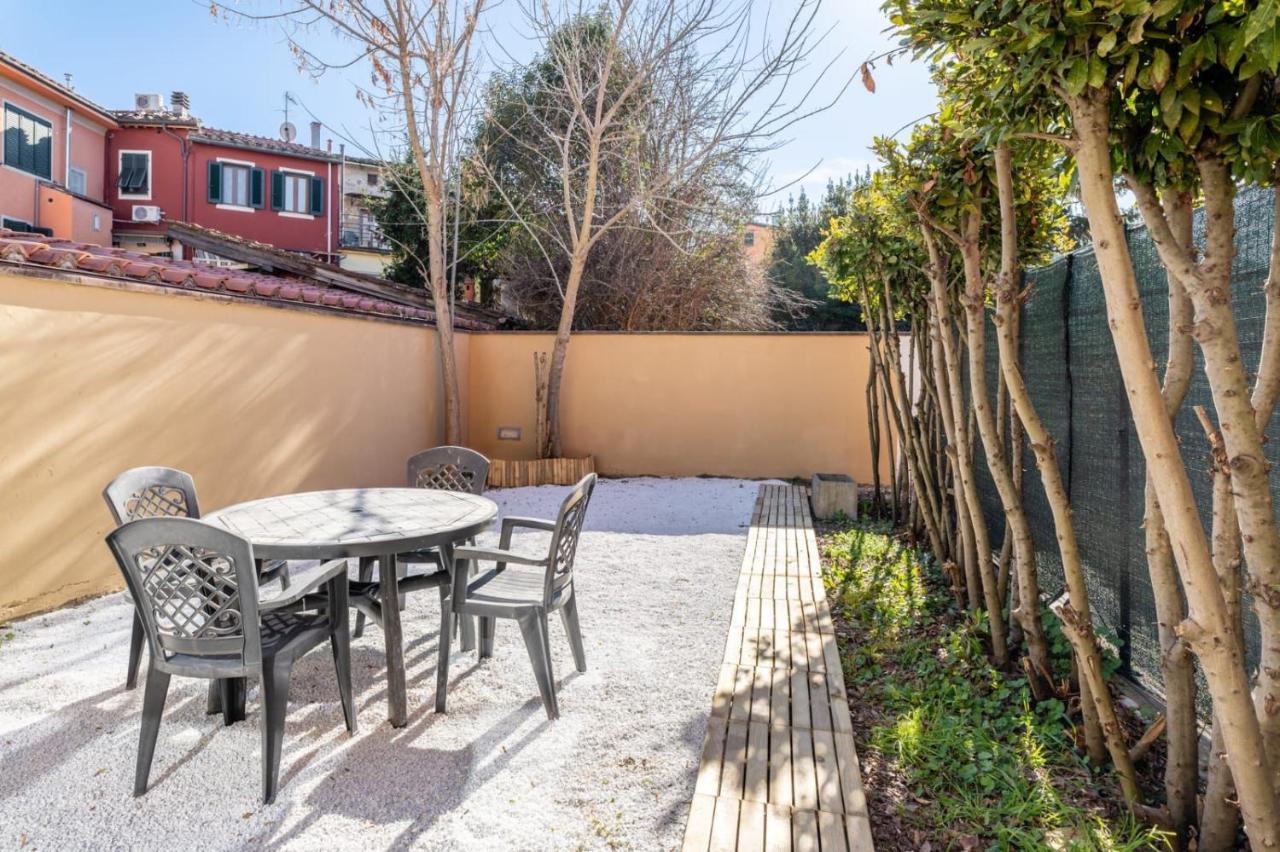 { White Garden } -Comfort, Parking & Wi-Fi- Lucca Dış mekan fotoğraf